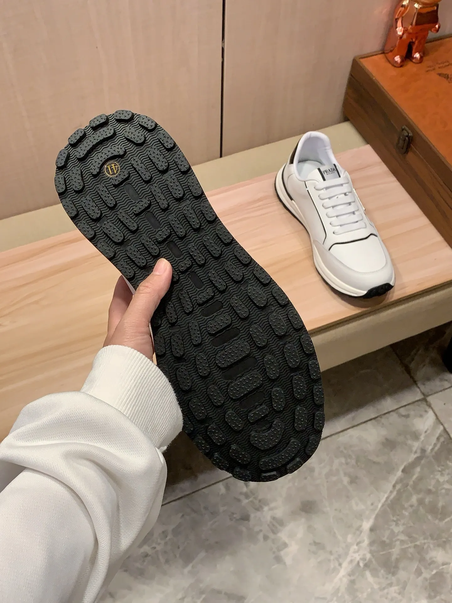 Men's Men's Shoes💰420💰💰🎩🎩[Lightning][Lightning] "PRADA*" The latest and most popular casual shoes, top brand [seduce] luxury~purchase, top~quality. [Strong] The upper is made of imported breathable cowhide with material ➕ breathable sheepskin feet (•) and fine workmanship. The original stylish and stylish soft rubber wear-resistant and non-slip outsole is light and comfortable on the feet. The real thing looks better when photographed. 122: code: 38-44, 2️⃣ colors selected